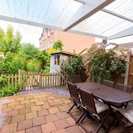Bright & Modern 4 Bedroom Townhouse Stafford Exterior photo