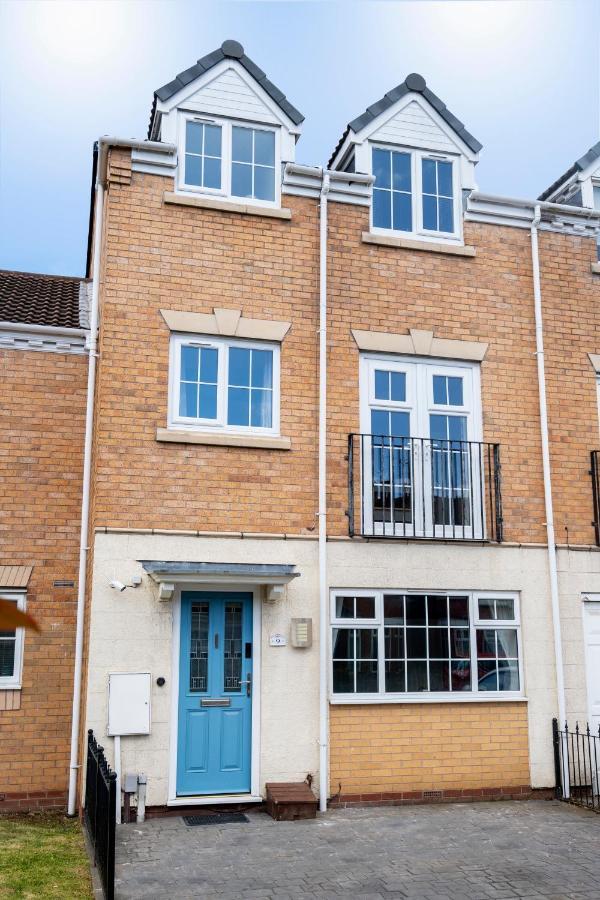 Bright & Modern 4 Bedroom Townhouse Stafford Exterior photo